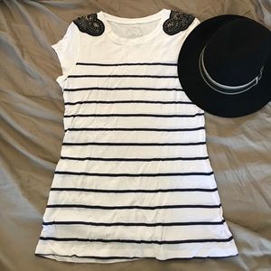 inc navy/white striped tee